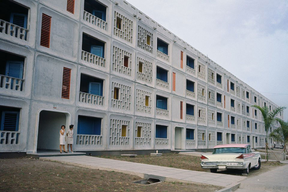 01-The-1964-José-Martí-housing-project-in-Santiago-de-Cuba-was-designed-by-a-group-of-Cuban-architects-using-prefabricated-panels-as-part-of-the-trend-of-importing-Eastern